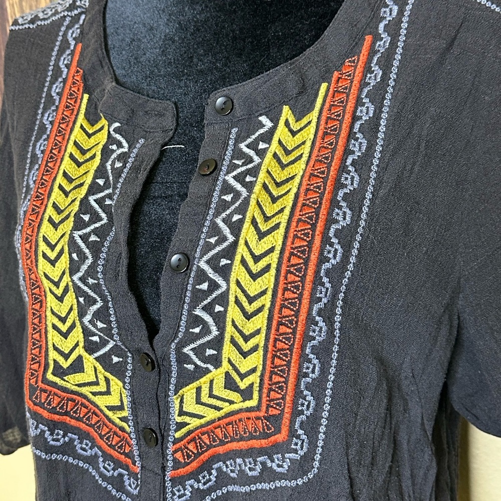 WAPI for plus Embroidered Tunic - Picture 4 of 8